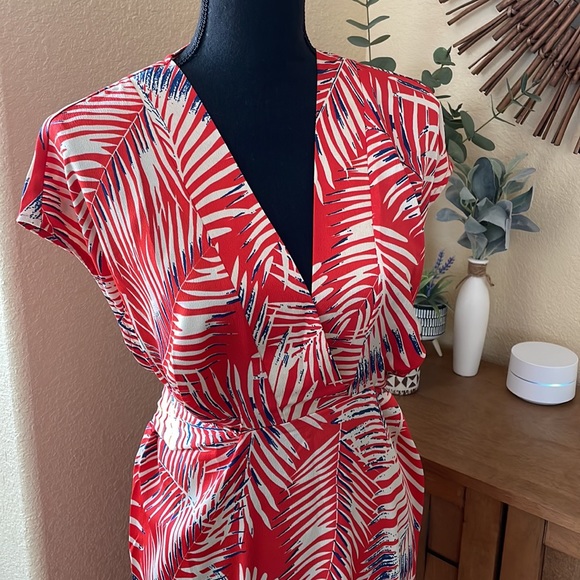 Cupshe Emmy Leafy Wrap Dress - Picture 2 of 8